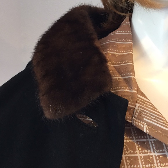 Vintage Ladies Winter Coat With Fur - Picture 4 of 8